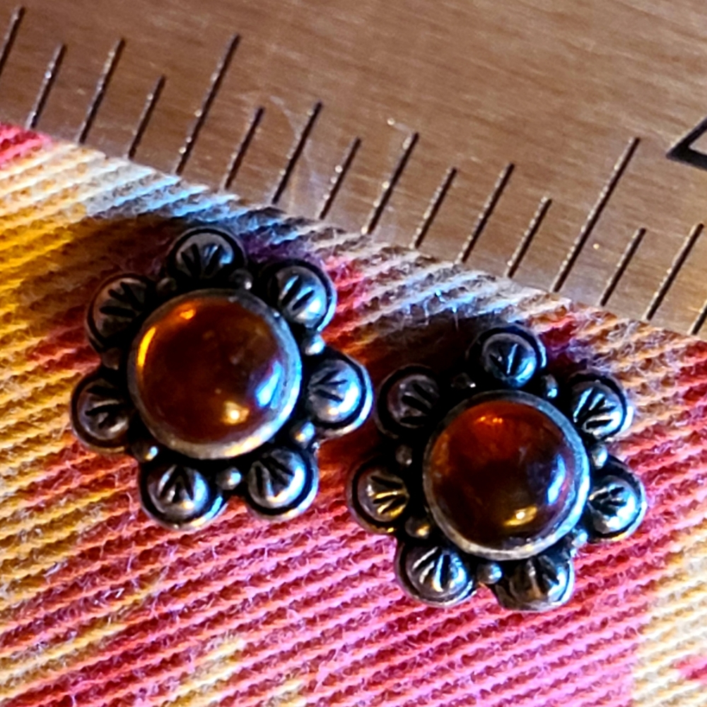 COPY - Vintage SS Amber Stud Earrings - Picture 4 of 6